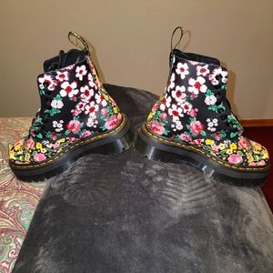 Dr. Martens floral Boots